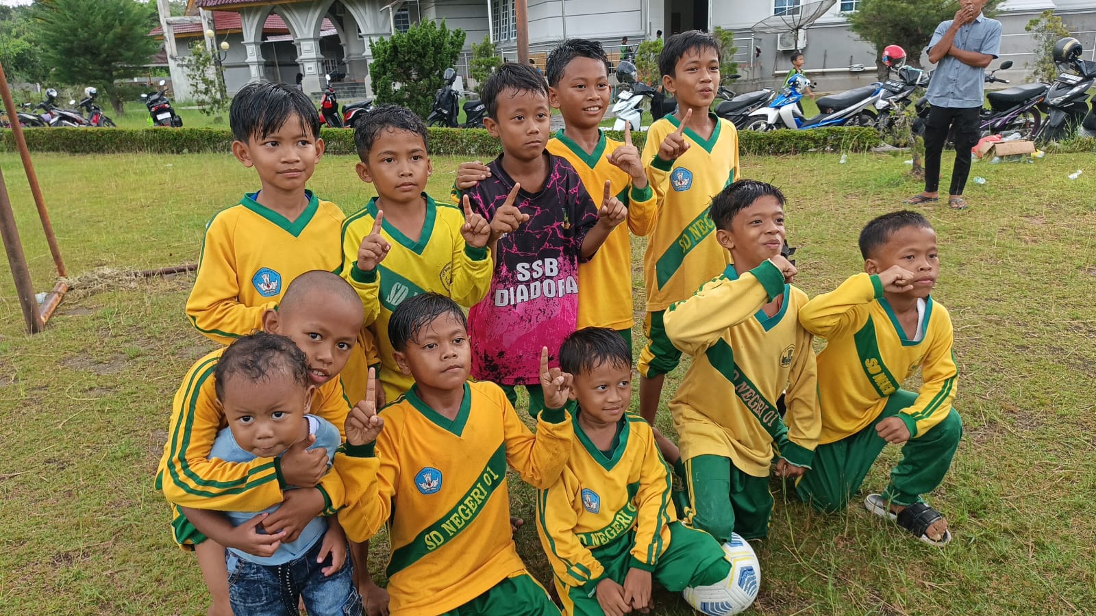 Anak-anak SD Negeri 01 Benteng Hulu berhasil meraih Juara 1
