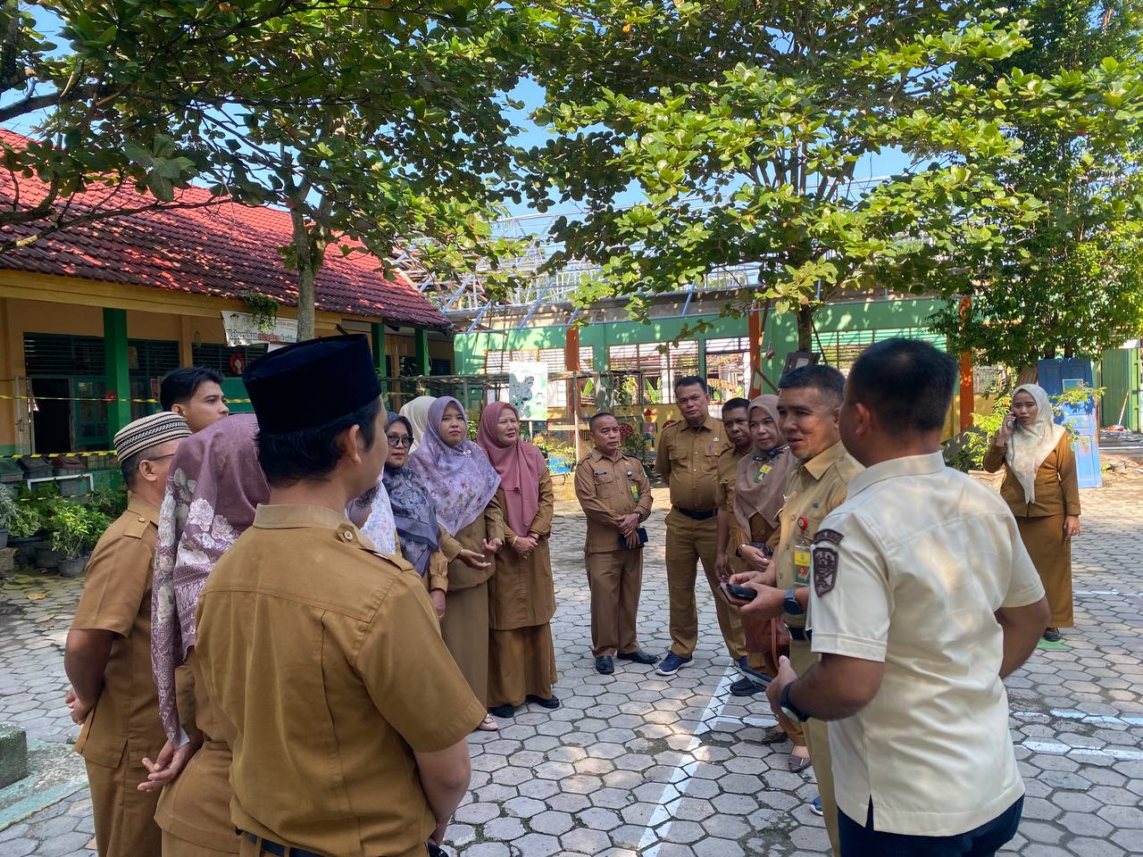 Persiapan kunjungan Reses Komisi DPR RI Ke SD Negeri 01 benteng hulu